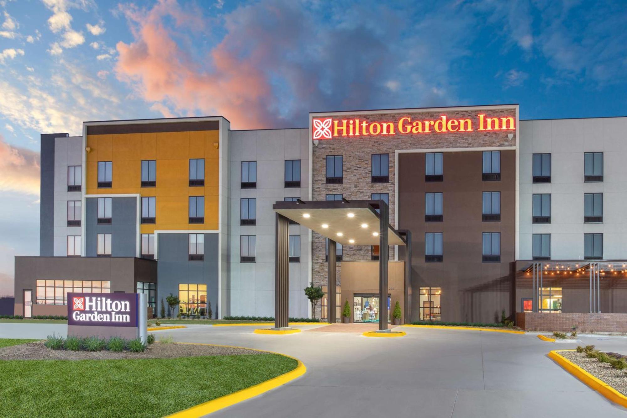 Hilton Garden Inn Hays, Ks Exterior foto